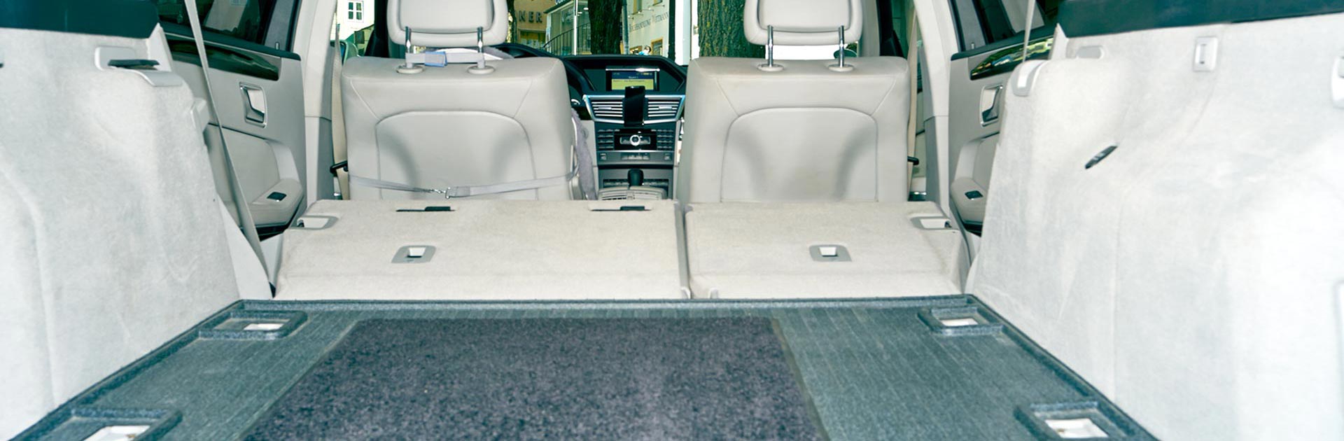 Kombi-Fahrzeug: riesige Ladefläche bei umgelegten Rücksitzen